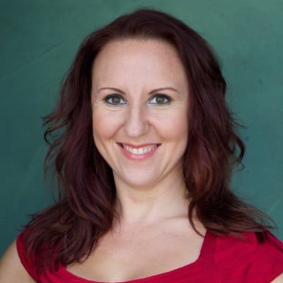 Linda Souza headshot